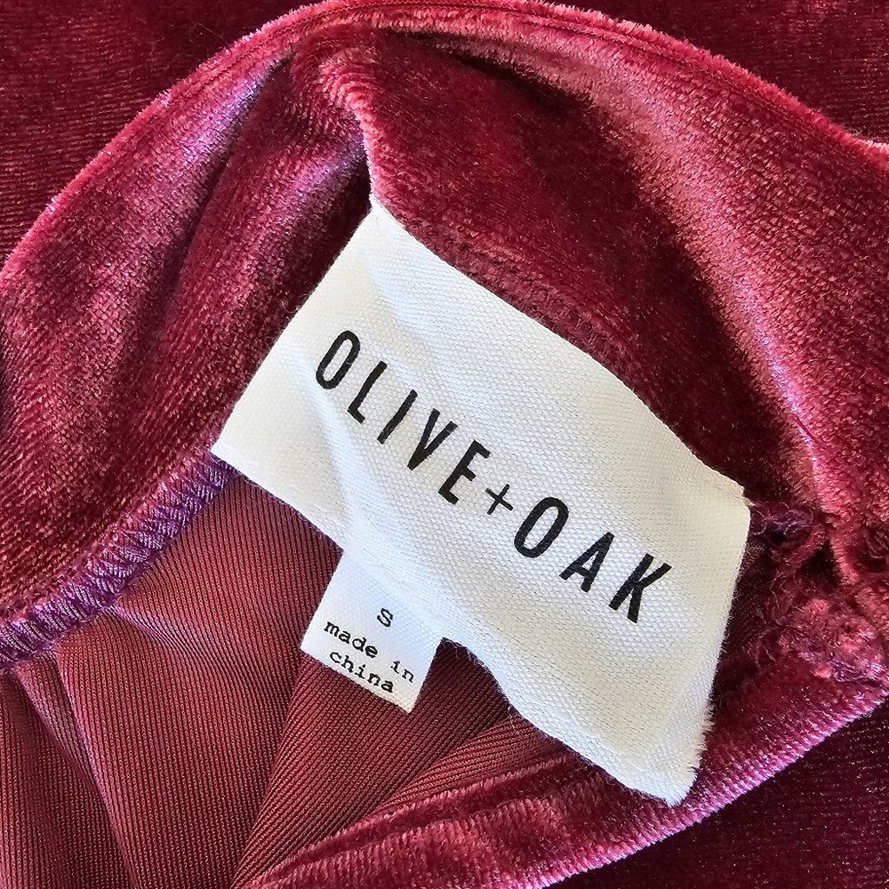 NWOT OLIVE + OAK Burgundy blouse short ruffle sleeve. Size: Small - Picture 5 of 5